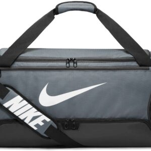 Nike Brasilia Sporttasche medium (Farbe: 068 iron grey/black/white)